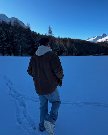Las fotos de las vacaciones de Alexis Mac Allister y Ailen Cova en St. Moritz