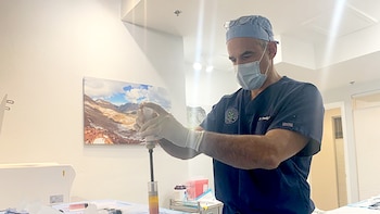 "El cuerpo responde a los patrones, no a los picos": la filosofía del médico que cambió urgencias por la longevidad