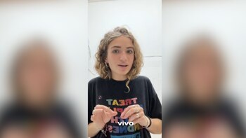 Joven argentina explicando su experiencia