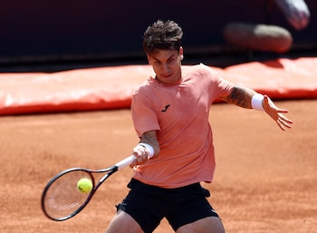 Camilo Ugo Carabelli logró un triunfazo en su debut en Barcelona (Fuente: REUTERS/Yves Herman)