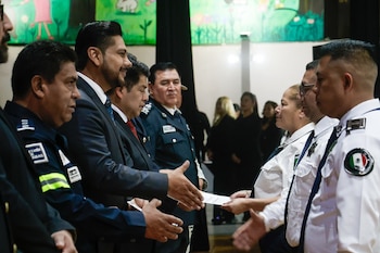Reconocen a policías de Nezahualcóyotl