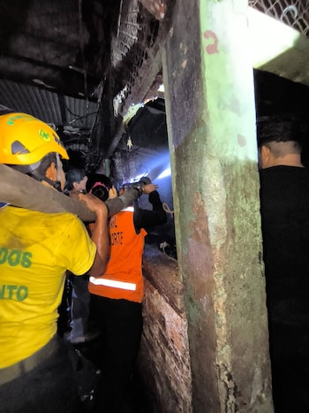 Autoridades aún no confirman las causas del siniestro ni el monto total de las pérdidas materiales generadas durante la intervención en la zona comercial (Foto cortesía Distrito Aguilares, San Salvador Norte)