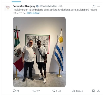 El futbolista Christian Ebere posa