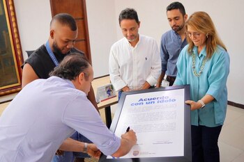 El alcalde de Cali firmó