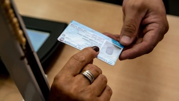 Investigan un presunto circuito de venta de licencias truchas en Córdoba: hay dos empleados municipales detenidos