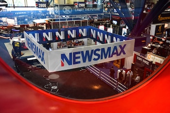 Rob Schmitt, de Newsmax, se refirió a las acusaciones federales contra el senador demócrata Bob Menéndez