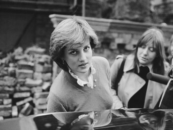 12/11/1980 Nineteen year-old Lady Diana Spencer nterviewed by the press while getting into a car, London, UK, 12th November 1980.
EUROPA ESPAÑA SOCIEDAD
JOHN MINIHAN