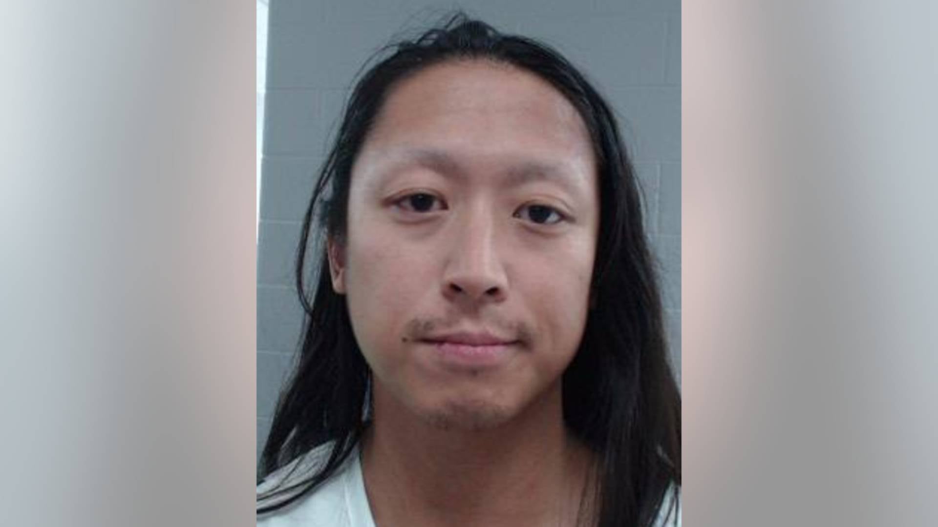 Benjamin Song, líder de una célula de Antifa en el norte de Texas, recibió una condena de 100 años de prisión por el ataque al Centro de Detención de Prairieland (Captura de video )