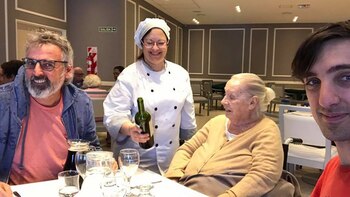 Benito Fernández junto a su