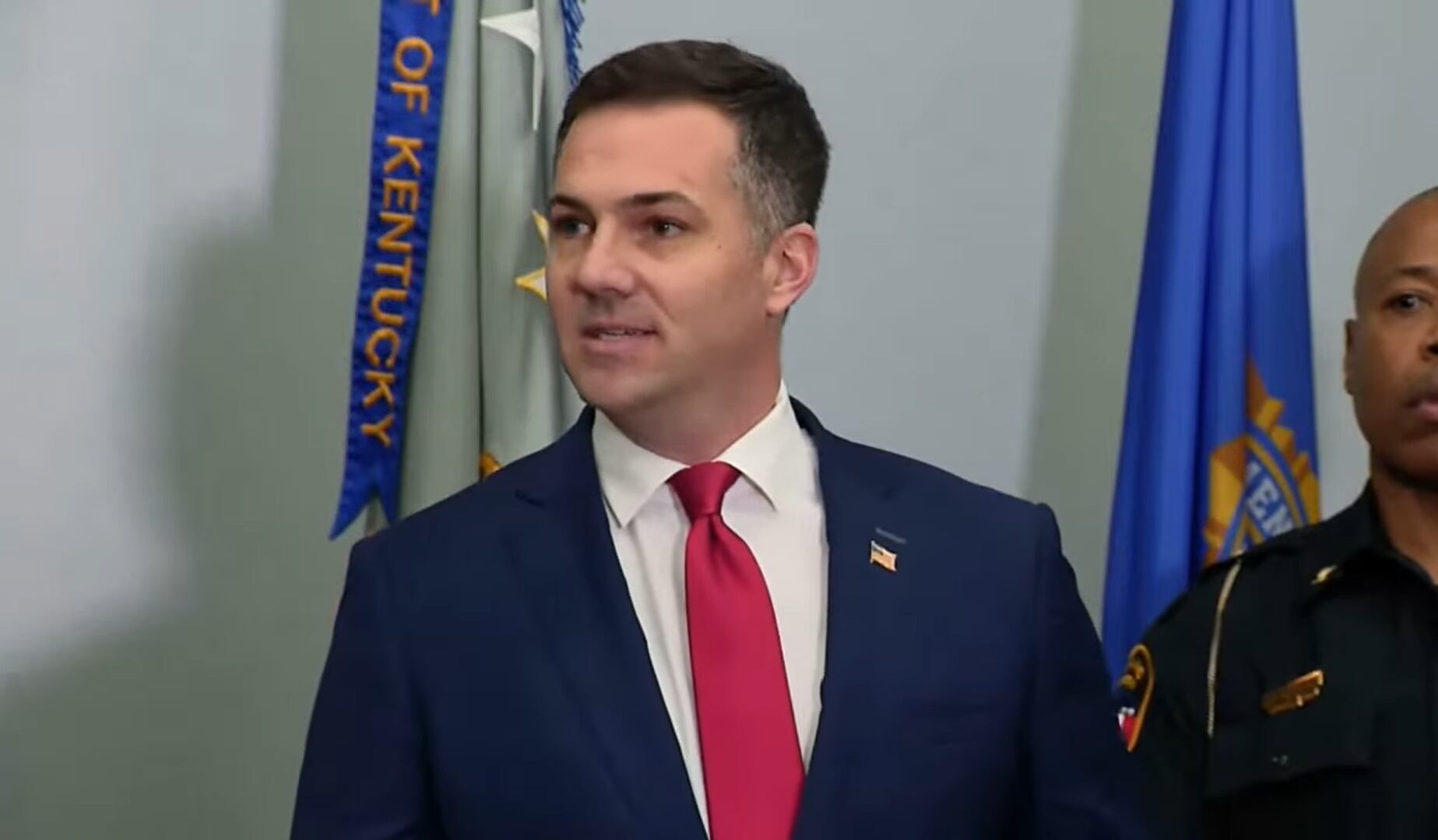 Kyle G. Bumgarner, fiscal federal del distrito occidental de Kentucky, anunció la presentación de cargos federales contra el sospechoso identificado mediante pruebas de ADN (WAVE News/Captura de pantalla)