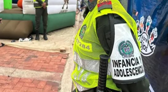 La menor deambulaba llorando y en pijama por la vía pública cuando una patrulla de la Policía acudió al lugar tras el aviso de los vecinos - crédito Policía Nacional