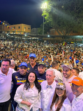 El expresidente lideró la gira de Paloma Valencia por el oriente colombiano - crédito @AlvaroUribeVel/X