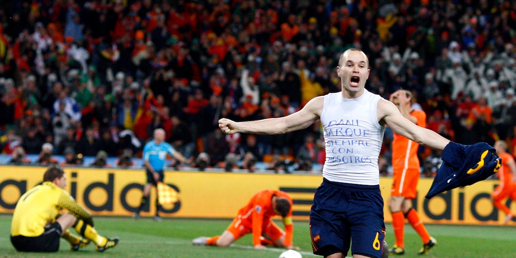 Así fue la victoria de España en la final del Mundial de 2010: un partido aburrido y con récord de tarjetas que Iniesta resolvió en el último momento