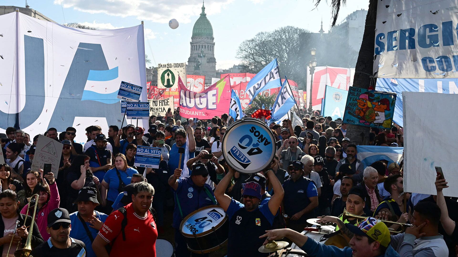 Varias agrupaciones docentes y no docentes marcharán contra el veto presidencial y a favor de la Ley de Financiamiento Universitario (FOTO: MAXI LUNA/NA).