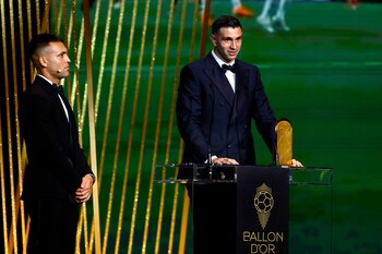 "Para ser sincero no me veo como el mejor. Lo único que me importa es el equipo", expresó Dibu (Foto: Reuters/Sarah Meyssonnier)