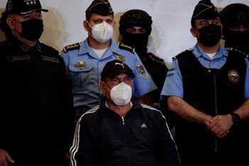 En las últimas semanas, el exjefe de la policía Juan Carlos "El Tigre" Bonilla, se declaró culpable en la causa, lo que dio un giro radical en las acusaciones contra el mandatario y podrían complicarlo aún más (REUTERS)