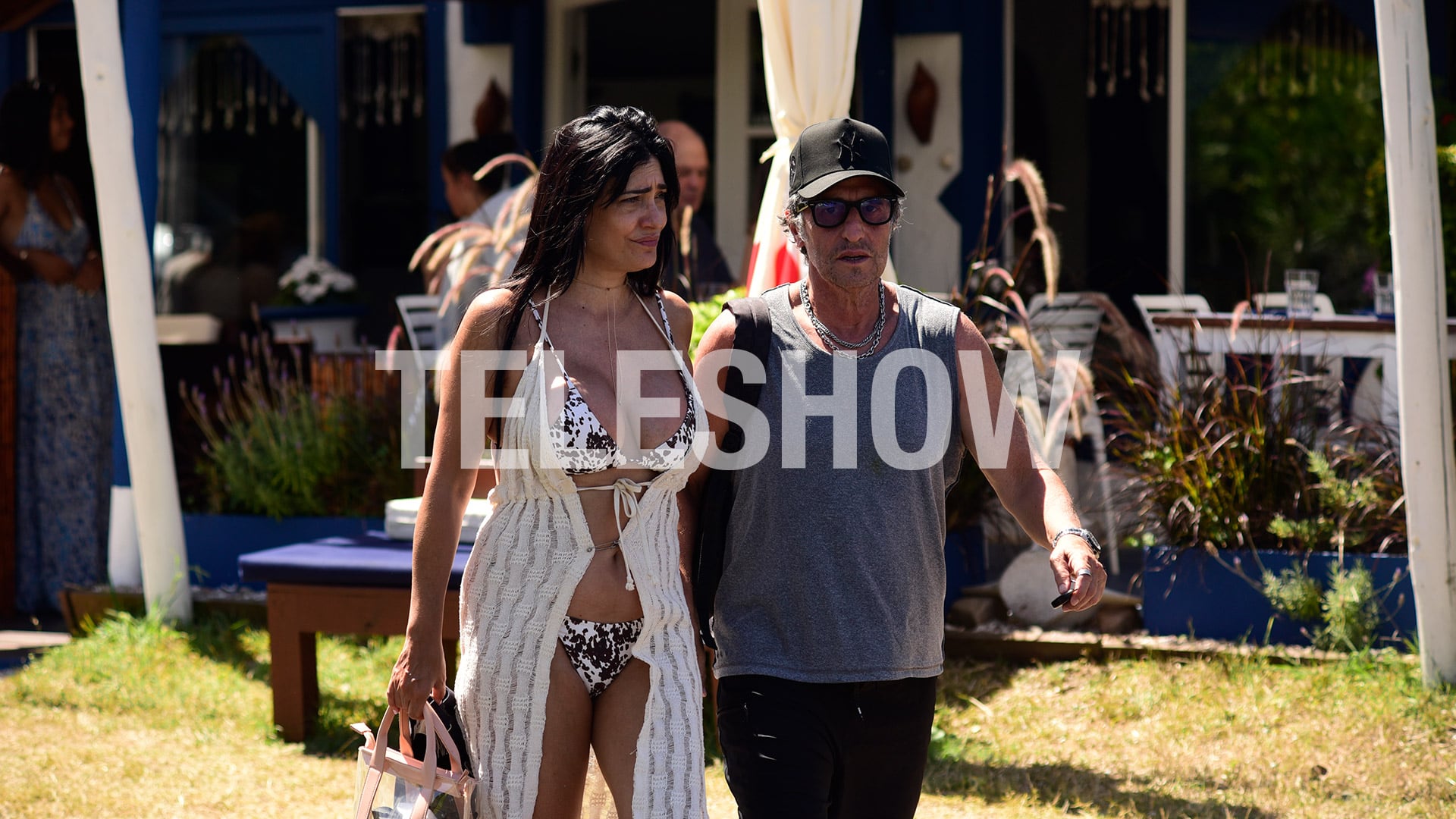 Las imágenes capturan la complicidad genuina de Diego Peretti y Andrea, quienes evitan poses y muestran gestos de pareja auténtica