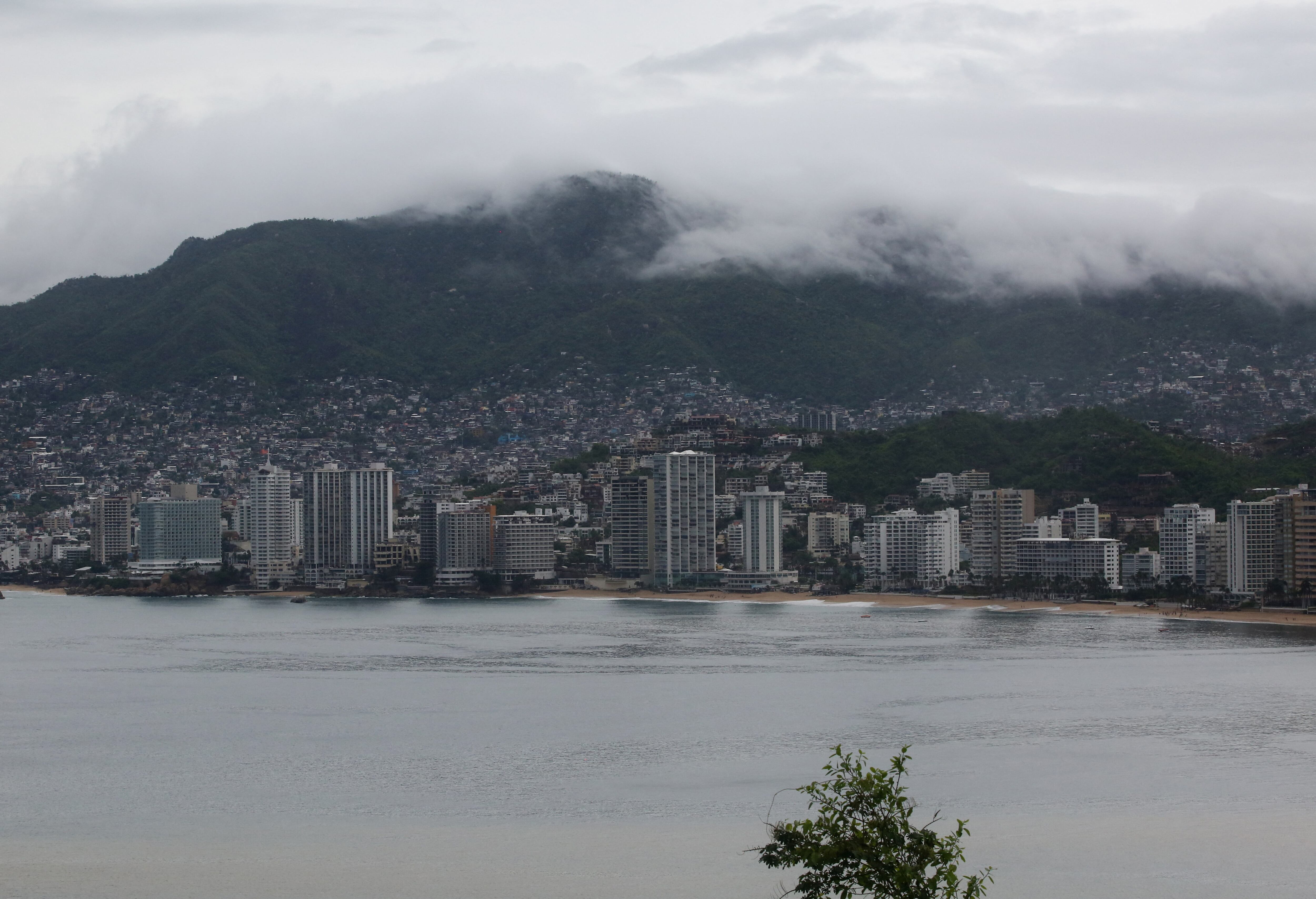 El huracán Bárbara y la tormenta tropical Cosme causan fuertes lluvias en estos estados de México - Infobae