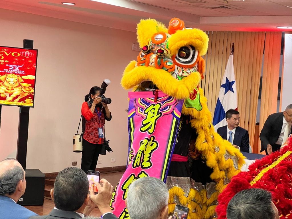 Un día después del fallo portuario, Panamá reforzó gestos hacia la comunidad china