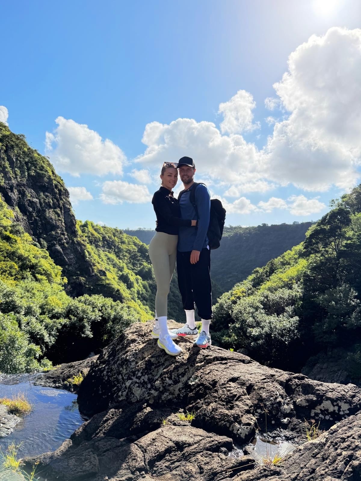 La pareja confirmó su vínculo a través de fotografías de unas vacaciones en la isla de Mauricio y asistió a eventos deportivos internacionales (Instagram)
