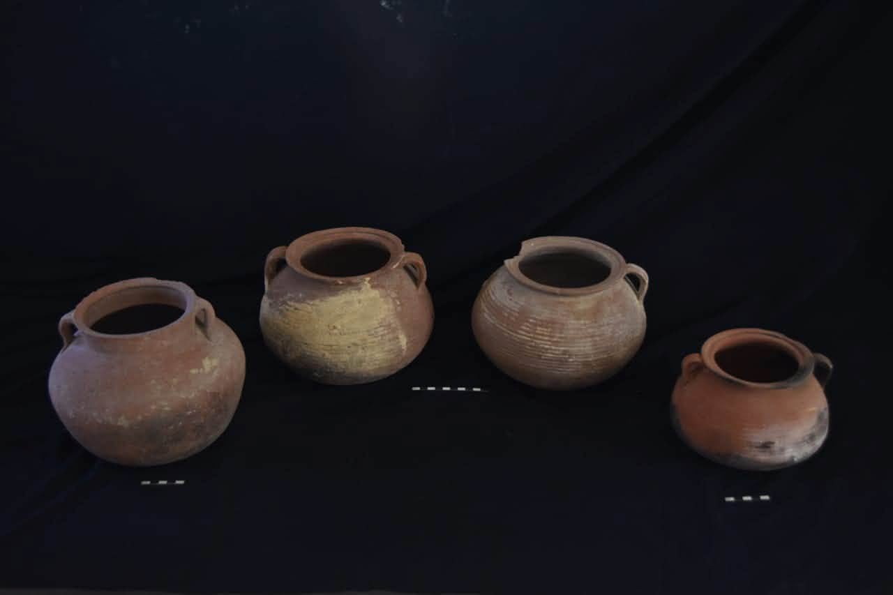 La presencia de estos objetos sugiere la existencia de complejas creencias funerarias y la influencia de tradiciones egipcias y helénicas (Ministry of Tourism and Antiquities)