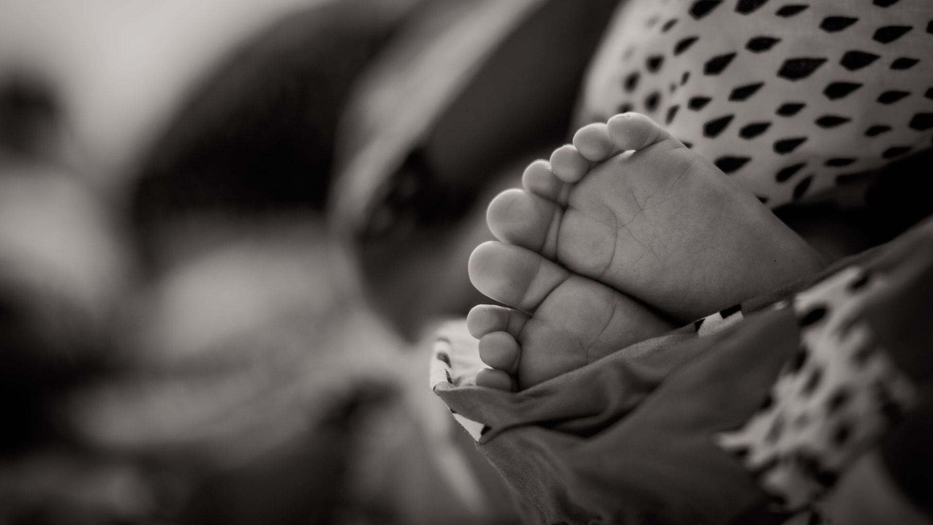 República Dominicana: Niña de 3 años muere asfixiada al cuidado de su hermana de 11; autoridades investigan el caso (CANVA).