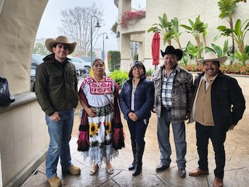 Legislador se reúne con asociaciones