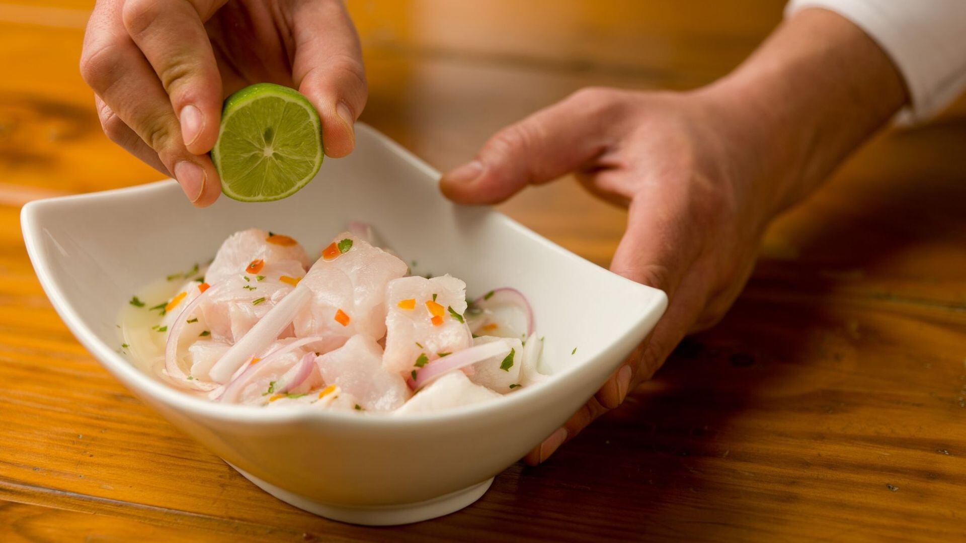 El ceviche peruano sufrió transformaciones luego de la inmigración japonesa a finales del siglo XIX.