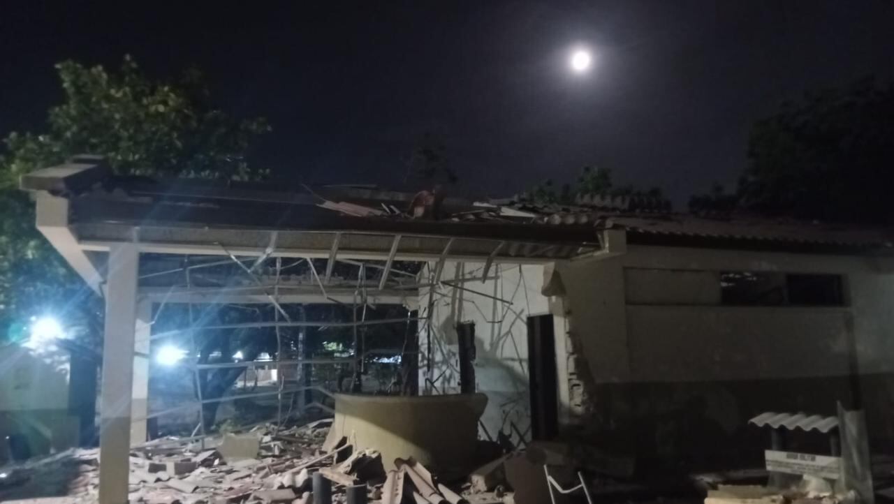 Explosión en inmediaciones de un batallón militar en Riohacha dejó daños materiales y activó un despliegue de seguridad en la zona. - crédito Suministrada a Blu Radio