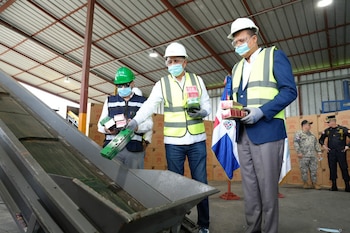 La Dirección General de Aduanas destruyó 8.287.820 unidades de cigarrillos incautadas en operativos realizados entre marzo de 2025 y mayo de 2026. (Imagen retomada de Listín Diario)