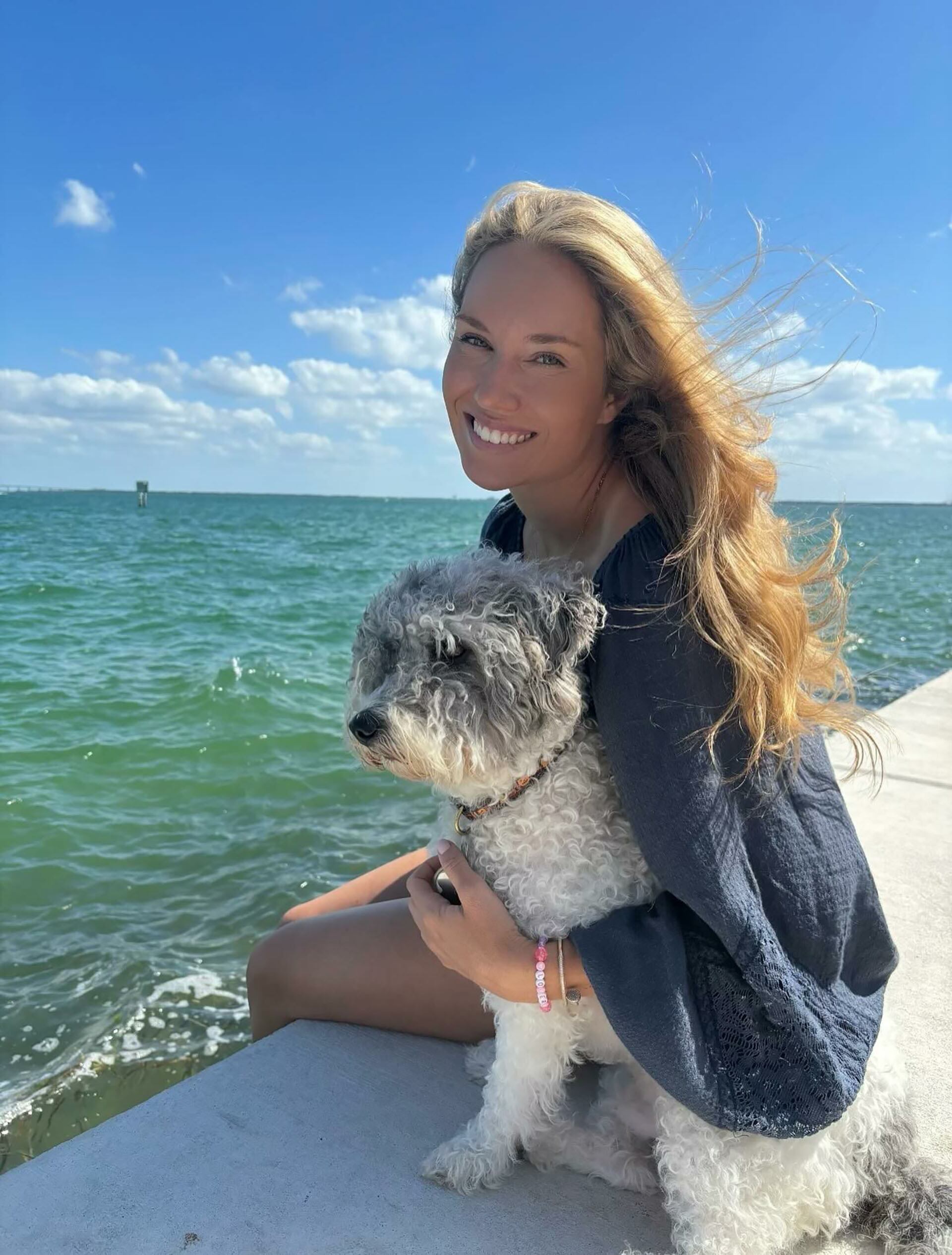 La tenista Danielle Collins junto a su perro (@danimalcollins)