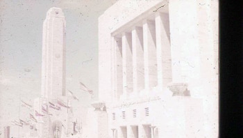 Vista lateral del Monumento a la Bandera (Crédito: LAPRODI-ISHIR - Hirschfeld, Herbert)