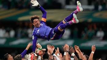 Guillermo Ochoa vuelve a la Selección Mexicana para recibir homenaje previo al duelo contra Chile