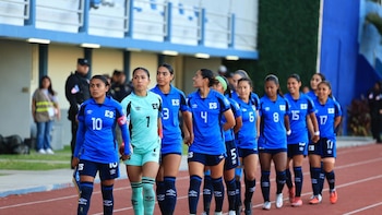 El Salvador, a un paso