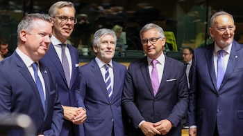 La Unión Europea endureció su política migratoria y postergó definiciones sobre los refugiados ucranianos