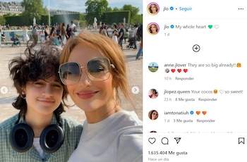 Jennifer Lopez y junto a