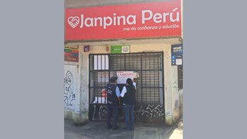 Clausuran cinco farmacias en Ate