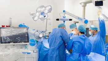 El Hospital Rosales de El Salvador incorpora cirugía de rodilla asistida por robot