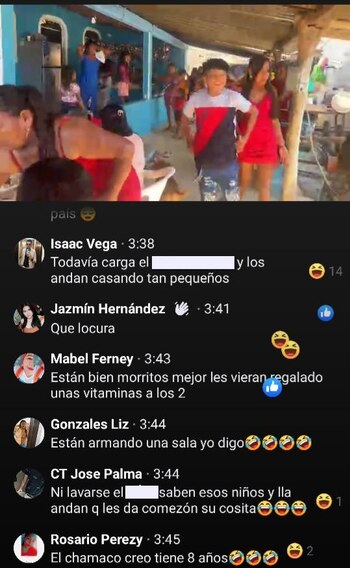 Su ropa, junto a los