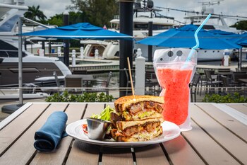 YOT Bar & Kitchen, situado