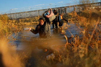 Los canales de agua en El Paso cuentan con sistemas de autolimpieza que generan fuertes corrientes internas peligrosas para cualquier persona. REUTERS/Jose Luis Gonzalez