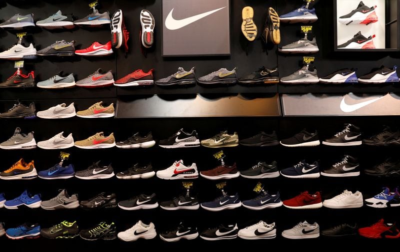 Los ingresos trimestrales de Nike cayeron a USD 11.000 millones, mientras Nike Direct bajó 7% y el canal mayorista creció 4% en medio del cambio de estrategia comercial (REUTERS/Mike Segar)