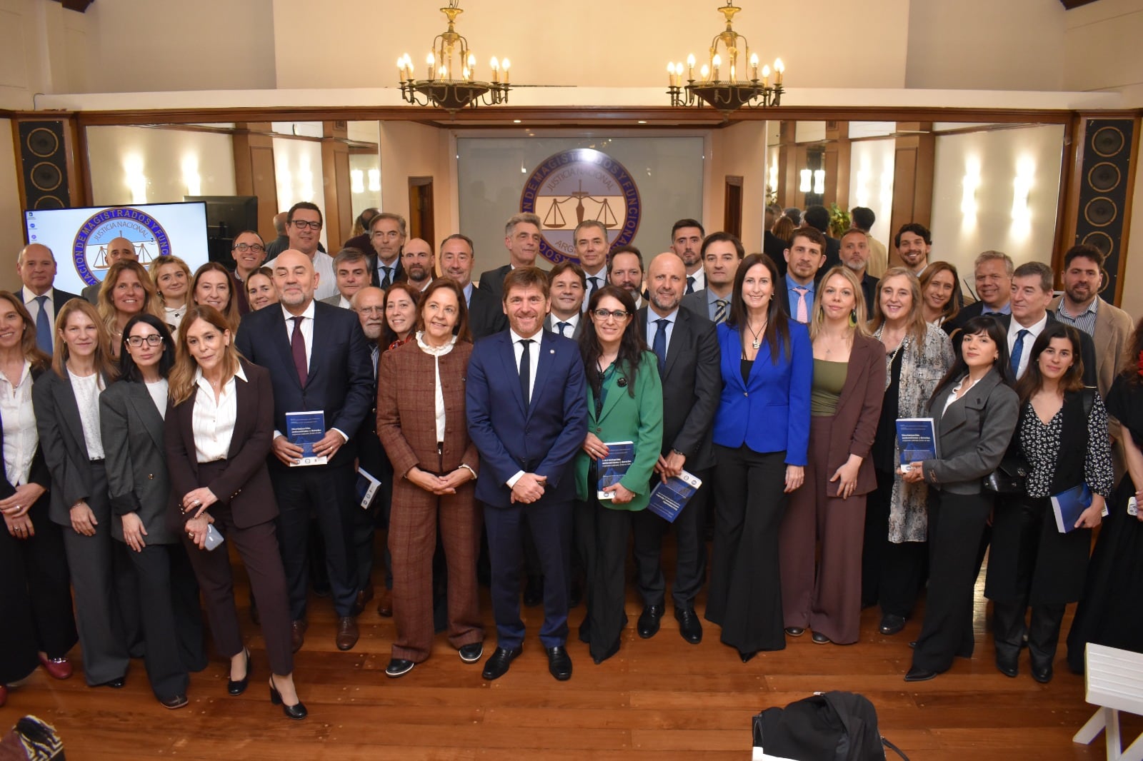 La presentación del libro reunió a representantes del Poder Judicial, como el presidente de la Asociación de Magistrados Andrés Basso y los camaristas de Casación Mariano Borinsky y Diego Barroetaveña