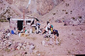 “Subimos once al Aconcagua, pero solo bajamos siete″: el recuerdo de un sobreviviente de la peor tragedia del andinismo argentino - Image 3