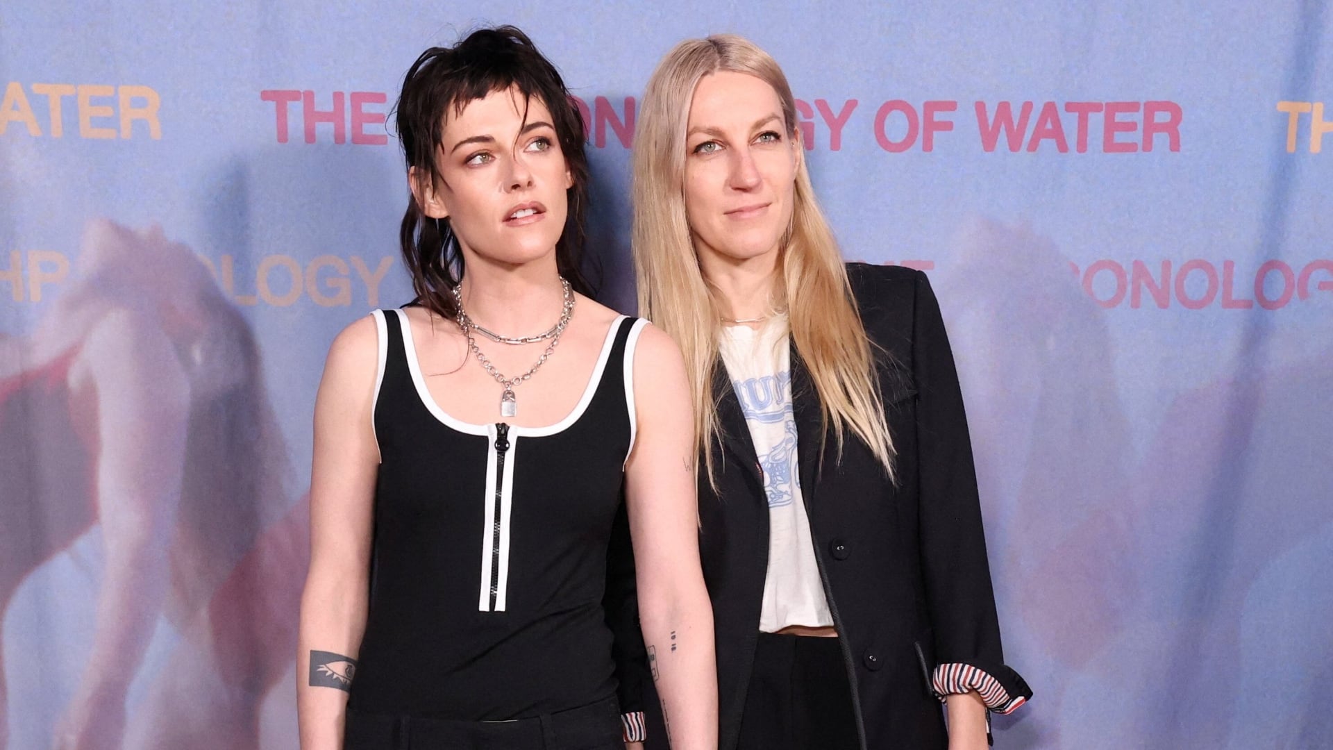 Kristen Stewart y Dylan Meyer hablan de su relación y su colaboración en ‘The Wrong Girls’. (Reuters)