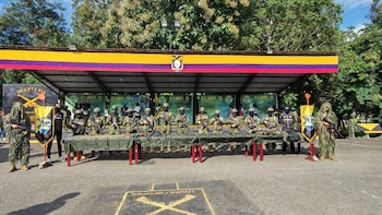 Durante las operaciones militares se decomisaron dos fusiles, tres escopetas, municiones, equipo táctico e insumos para permanencia en el terreno. (Ejército Ecuador)
