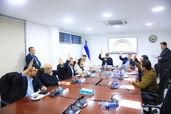 La Comisión emitió dictamen favorable.