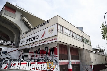 Fachada del estadio de fútbol de Vallecas, dónde suele jugar el Rayo Vallecano, a 23 de abril de 2026, en Madrid (España).