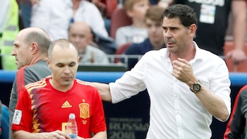 Fernando Hierro junto a Andrés