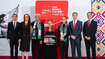 Presentan Copa del Mundo en
